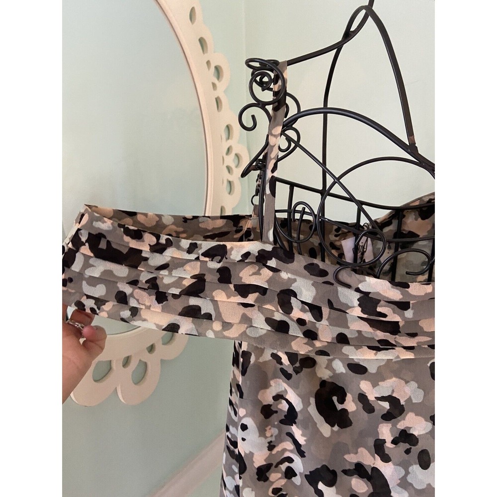 Cabi Alegria Collection #5360‎ Tiered Cold Shoulder Top Camo Women's Size Small - Picture 4 of 7